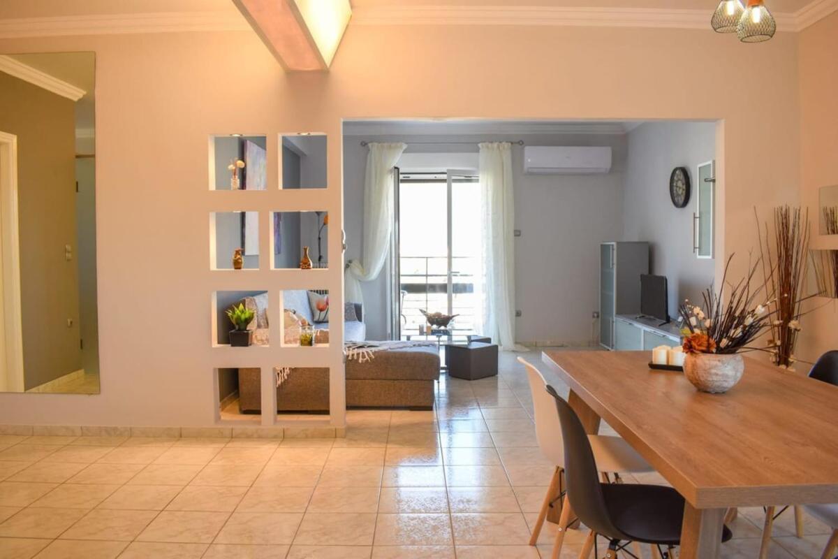 Willa Cozy Flat On The Main Square, 10Min To The Sea Kalamata Zewnętrze zdjęcie