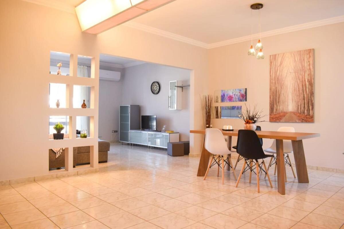 Willa Cozy Flat On The Main Square, 10Min To The Sea Kalamata Zewnętrze zdjęcie